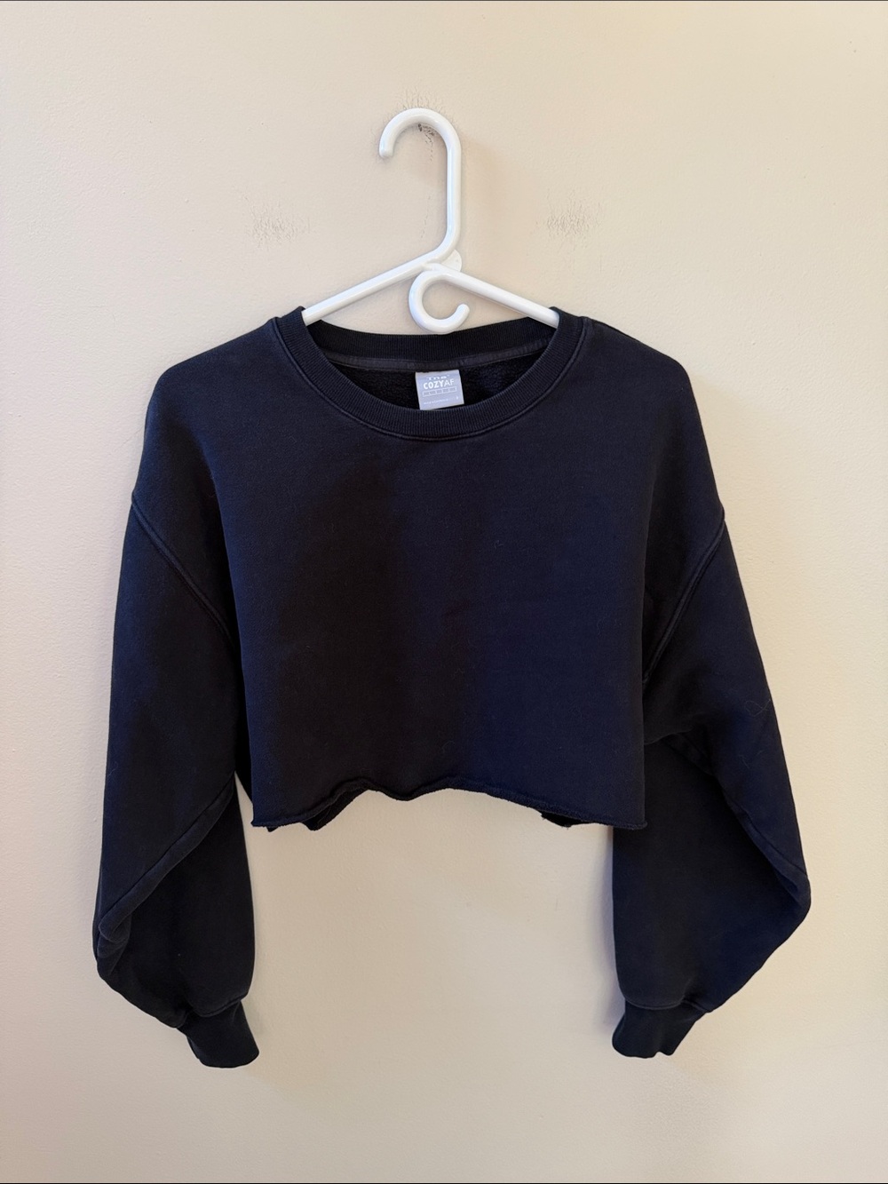 Aritzia Tna Cozy Black Cropped Crewneck Sweatshirt